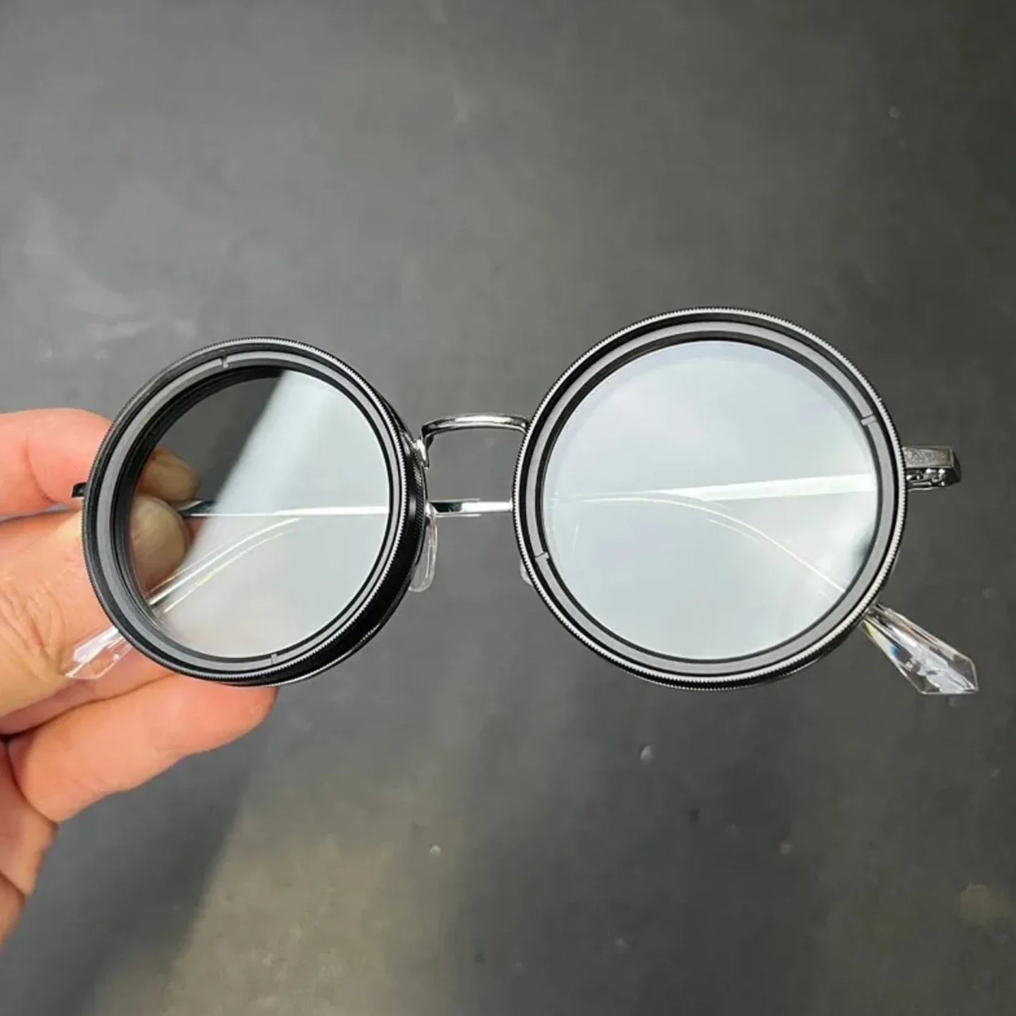 Black Lens