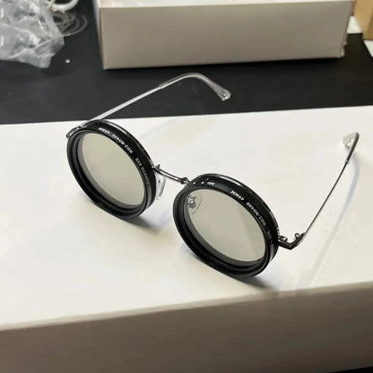 Black Lens